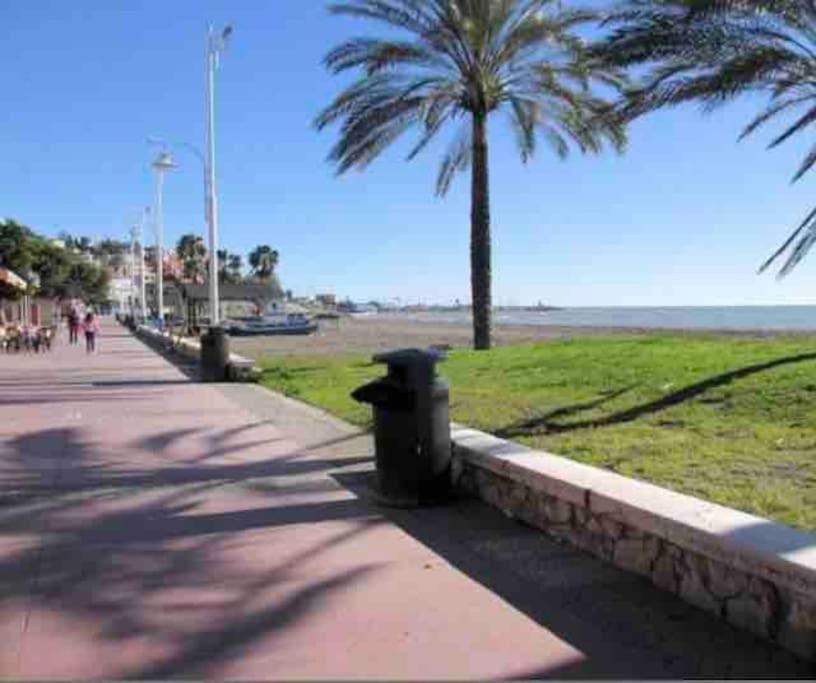 Apartamento En Primera Linea De Playa El Palo Málaga Eksteriør billede
